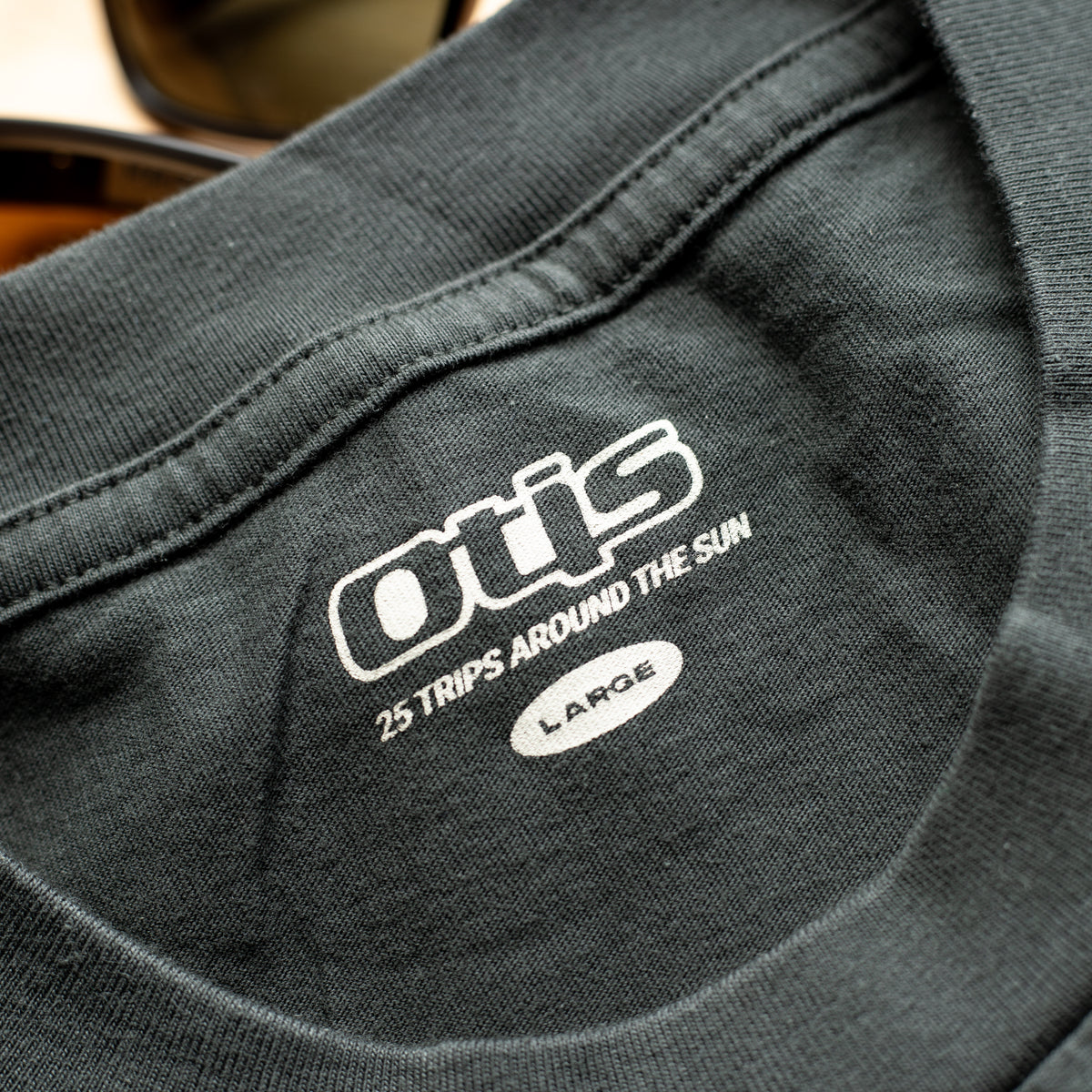 Otis 25 Year Tee - Coal